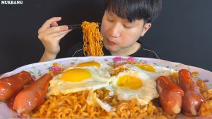 JBar – Egg Sausage Noodles (mì xúc xích trứng)